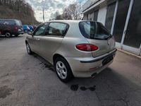 Gebraucht Alfa Romeo 147 115 PS (84 kW) 2004 Gold Kleinwagen