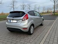 Gebraucht Ford Fiesta 101 PS (74 kW) 2014 Silber Kleinwagen