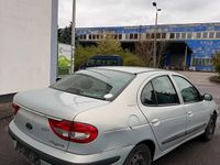 Gebraucht Renault Mégane 107 PS (78 kW) 2001 Silber Limousine