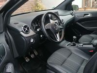 Gebraucht Mercedes B200 156 PS (114 kW) 2014 Schwarz Van / Kleinbus