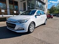Gebraucht Hyundai i20 75 PS (55 kW) 2015 Weiß Limousine