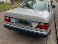 Gebraucht Mercedes E260 160 PS (117 kW) 1990 Silber Limousine