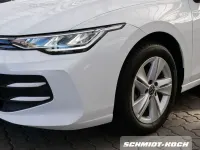 Gebraucht VW Golf VIII Life 150 PS (110 kW) 2024 Pure white (weiß) Limousine