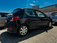 Gebraucht Peugeot 206+ 75 PS (55 kW) 2010 Schwarz Kleinwagen
