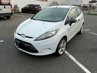 Gebraucht Ford Fiesta Ambiente 60 PS (44 kW) 2009 Weiß Kleinwagen