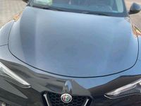 Gebraucht Alfa Romeo Stelvio 180 PS (132 kW) 2017 Rot SUV