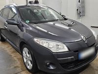 Gebraucht Renault Mégane GrandTour Dynamique 131 PS (96 kW) 2011 Grau Kombi