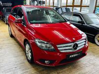 Gebraucht Mercedes B200 156 PS (114 kW) 2014 Rot Van / Kleinbus