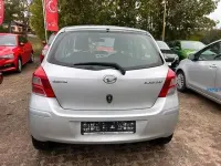 Gebraucht Daihatsu Charade 99 PS (72 kW) 2012 Silber Kleinwagen