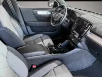 Neu Volvo XC40 Plus 163 PS (119 kW) 2026 Grau SUV