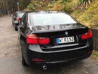 Gebraucht BMW 318 143 PS (105 kW) 2012 Schwarz metallic Limousine