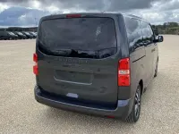 Neu Peugeot Traveller Allure 177 PS (130 kW) 2025 Titanium grau Van / Kleinbus