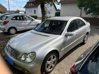 Second-hand Mercedes C200 Classic 163 CP (119 kW) 2004 Argintiu Berlinǎ