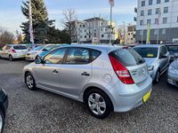 Gebraucht Hyundai i30 Edition 109 PS (80 kW) 2011 Continental silver Kleinwagen