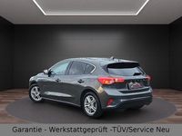 Gebraucht Ford Focus Cool & Connect 125 PS (91 kW) 2018 Grau Limousine
