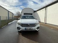 Gebraucht VW Touareg 231 PS (169 kW) 2023 Weiß SUV
