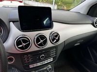 Gebraucht Mercedes B200 Style 156 PS (114 kW) 2016 Silber Van / Kleinbus