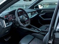 gebraucht Audi RS3 (8Y) Limo Matrix/Carbon/Pano/B&O/RS-Aga/Garantie