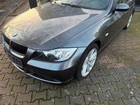 Gebraucht BMW 320 150 PS (110 kW) 2007 Grau Limousine