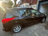 Gebraucht Peugeot 207 Tendance 95 PS (69 kW) 2011 Schwarz Kombi
