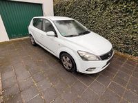 Gebraucht Kia Ceed 90 PS (66 kW) 2011 Weiß Kleinwagen