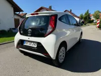 Gebraucht Toyota Aygo Play 72 PS (52 kW) 2018 Weiß Kleinwagen