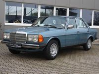 Gebraucht Mercedes 200 94 PS (69 kW) 1976 Blau Limousine