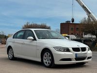 Gebraucht BMW 320 170 PS (125 kW) 2007 Weiß Limousine