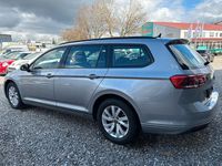 Gebraucht VW Passat Basis 150 PS (110 kW) 2022 Silber Kombi