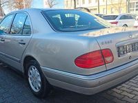 Gebraucht Mercedes 240 170 PS (125 kW) 1998 Silber Limousine