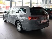 Gebraucht VW Passat 200 PS (147 kW) 2023 Grau Kombi
