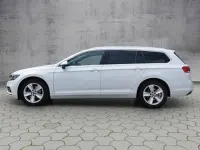 Gebraucht VW Passat Business 150 PS (110 kW) 2023 Gletscherweiß metallic Kombi