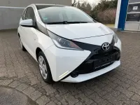 Gebraucht Toyota Aygo 69 PS (50 kW) 2014 Weiß Kleinwagen