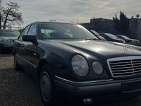 Gebraucht Mercedes E200 136 PS (100 kW) 1997 Schwarz Limousine