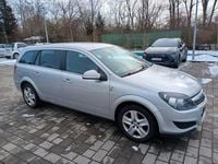 Używany Opel Astra 110 KM (80 kW) 2010 Srebrny Sedan/Limuzyna