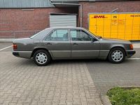 Second-hand Mercedes E230 1990 Gri Berlinǎ