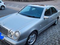 Gebraucht Mercedes E280 Avantgarde 193 PS (141 kW) 1996 Silber Limousine