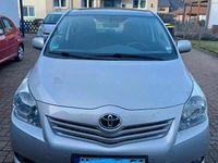 Gebraucht Toyota Verso 147 PS (108 kW) 2011 Silber Van / Kleinbus