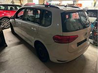 Gebraucht VW Touran Comfortline 116 PS (85 kW) 2020 Weiß Van / Kleinbus
