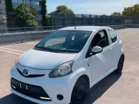 Gebraucht Toyota Aygo 68 PS (50 kW) 2013 Weiß Kleinwagen