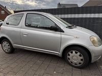 Gebraucht Toyota Yaris 68 PS (50 kW) 2001 Silber Kleinwagen