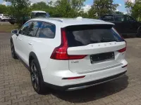 Gebraucht Volvo V60 CC Plus 197 PS (144 kW) 2023 Weiß Kombi