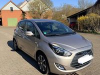 Gebraucht Hyundai ix20 125 PS (91 kW) 2017 Silber Kleinwagen