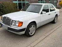Gebraucht Mercedes E220 150 PS (110 kW) 1994 Weiß Limousine