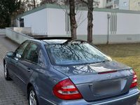 Gebraucht Mercedes E240 Avantgarde 177 PS (130 kW) 2004 Blau Limousine