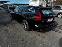 Gebraucht Volvo V60 Momentum 197 PS (144 kW) 2021 Schwarz Kombi