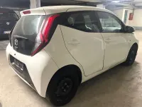 Gebraucht Toyota Aygo Connect Style 120 PS (88 kW) 2012 Weiß Kleinwagen