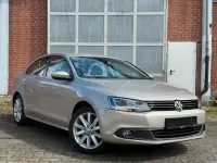 Używany VW Jetta Highline 160 KM (117 kW) 2014 Srebrny Sedan/Limuzyna