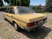 Gebraucht Mercedes 200 109 PS (80 kW) 1981 Gelb Limousine