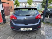 Gebraucht Kia Ceed Spirit 135 PS (99 kW) 2013 (d7u) planetenblau met. Kleinwagen